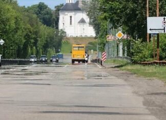 Комунальники відремонтували проблемну ділянку київського в’їзду до Чернігова