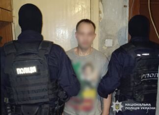 У Чернігові затримали чоловіка, який продавав метадон і канабіс: йому загрожує до 10 років ув’язнення