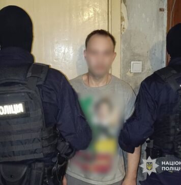 У Чернігові затримали чоловіка, який продавав метадон і канабіс: йому загрожує до 10 років ув’язнення