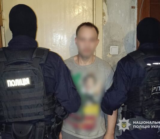 У Чернігові затримали чоловіка, який продавав метадон і канабіс: йому загрожує до 10 років ув’язнення