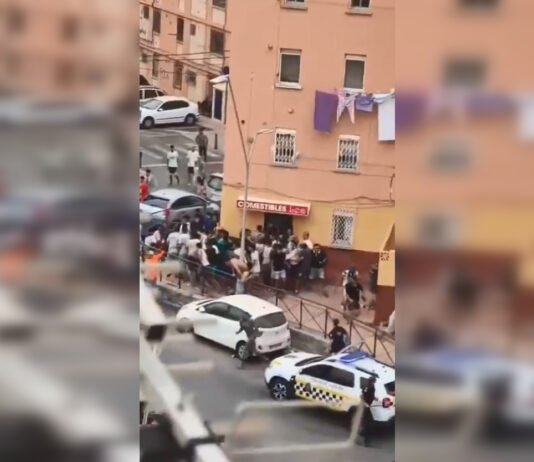 Мародерство и камни: в Сеуте начались уличные потасовки с мигрантами, — СМИ (видео)