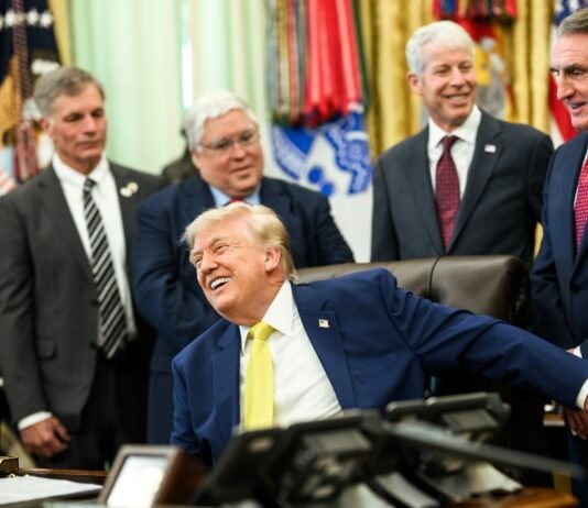 Девятизначная сумма: Трамп официально задекларировал огромный доход от криптовалютных проектов