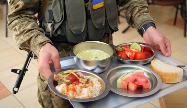 Привласнив харчі для військовослужбовців майже на пів мільйона гривень: суд виніс вирок посадовцю військової частини