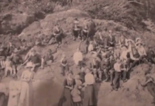 «Путешественник во времени»: старая фотография 1917 года вызвала дискуссии из-за загадочного мужчины в кадре