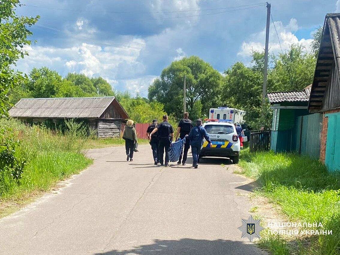 Була у лісі майже дві доби: поліція Чернігівщини розшукала зниклу пенсіонерку