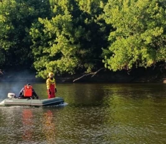 У Ніжинському районі рятувальники підняли з річки Сейм тіло чоловіка