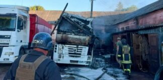 Горіли будинки, вантажівка, пшениця: ворожі БпЛА продовжують атакувати Чернігівщину