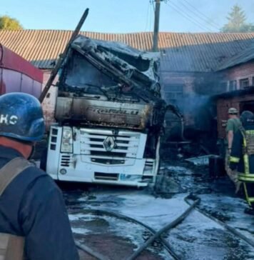 Горіли будинки, вантажівка, пшениця: ворожі БпЛА продовжують атакувати Чернігівщину