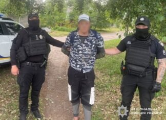 У Прилуках на Чернігівщині затримали підозрюваного у наркоторгівлі, йому загрожує до 10 років тюрми