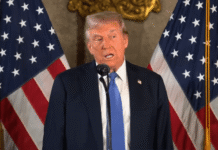 Делал ставки на президента: оператор суфлера Трампа разбогател благодаря его речам