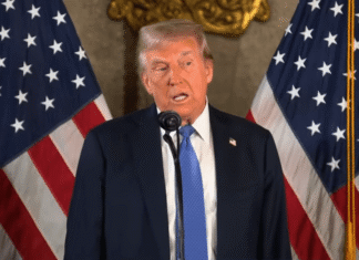 Делал ставки на президента: оператор суфлера Трампа разбогател благодаря его речам
