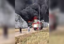 КАБы РФ разрушили одну из крупнейших птицефабрик Европы: вспыхнул масштабный пожар (видео)