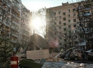 Масована атака на Київ: 13 загиблих, понад 30 поранених, рятувальні роботи тривають