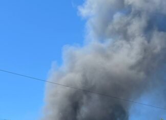 Містянам радять зачинити вікна та не виходити: що відомо про вибухи у Чернігові