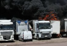 Горіли підприємства, вантажівки, пекарня: ворог продовжує атакувати Чернігівщину