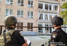 Російський дрон влучив в адміністративну будівлю в центрі Чернігова: спалахнула пожежа, є постраждалий