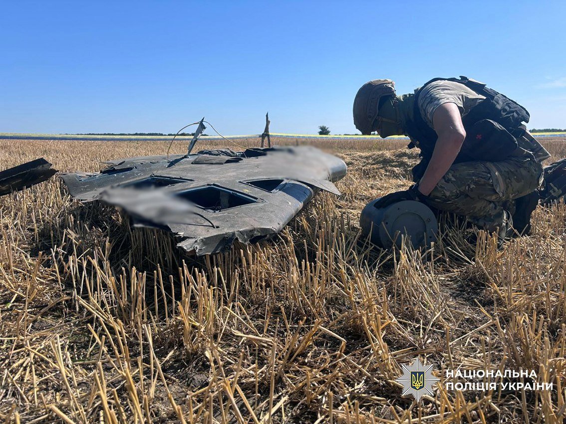 Небезпечна знахідка посеред поля: на Чернігівщині виявили російський реактивний БпЛА