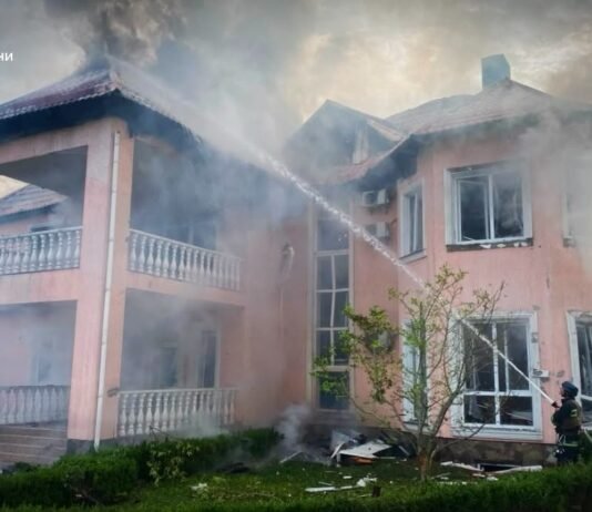 На Чернігівщині через атаки рф горіли АЗС, будинки, мікроавтобус і пансіонат