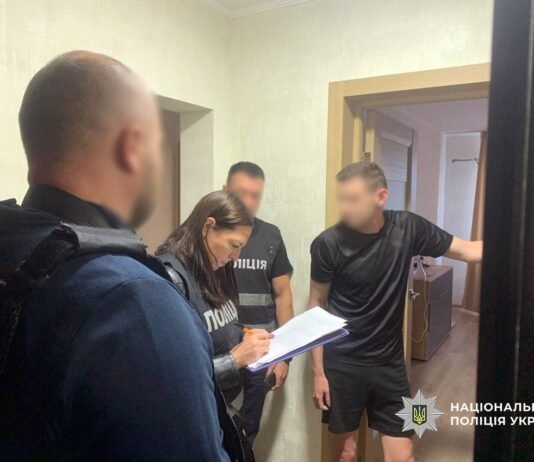Везли до прикордоння, далі – пішки через ліс: на Чернігівщині викрили схему незаконного перетину кордону