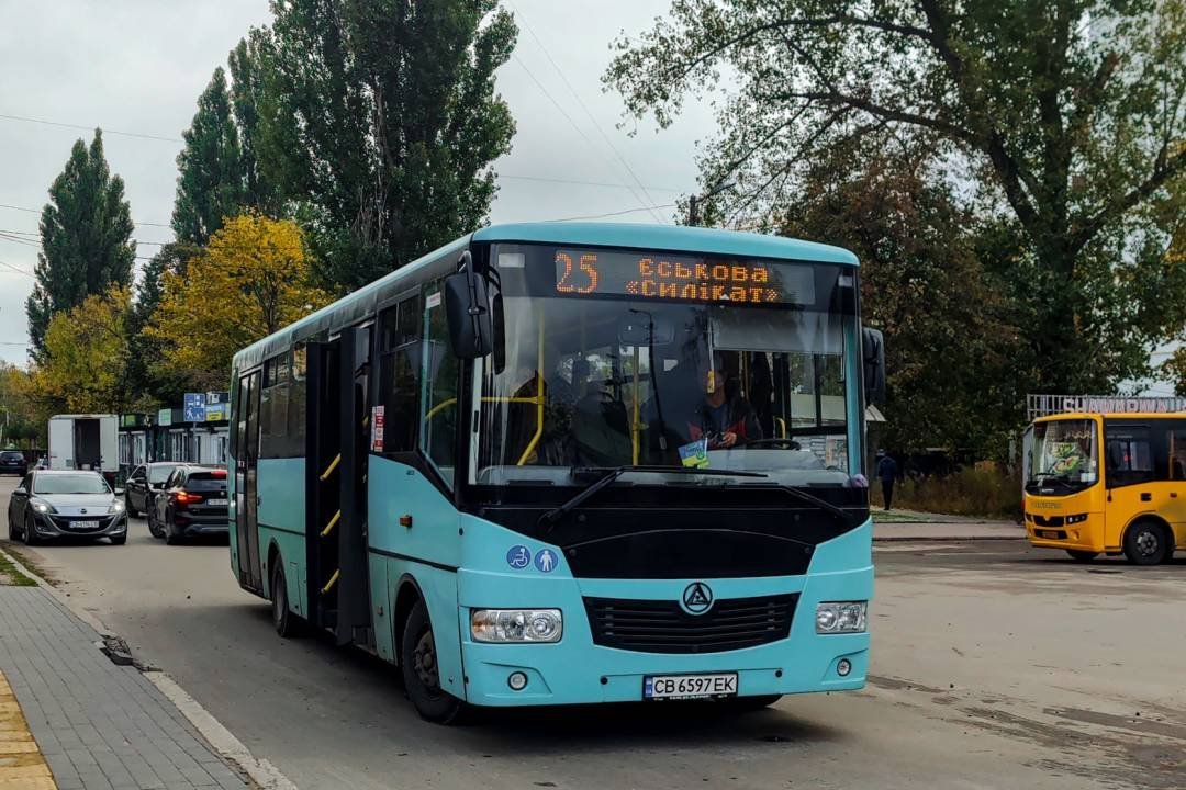 Перекриття вулиці Курсанта Єськова: у Чернігові тимчасово змінили рух автобуса №25