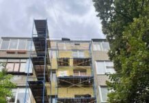 Пʼять багатоповерхівок у Чернігові утеплять і замінять вікна та двері