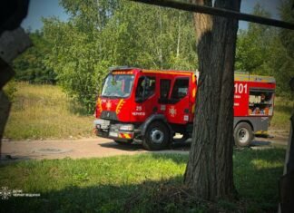 Ранкова атака БпЛА на Чернігів: рятувальники ліквідували три пожежі. Є постраждалі