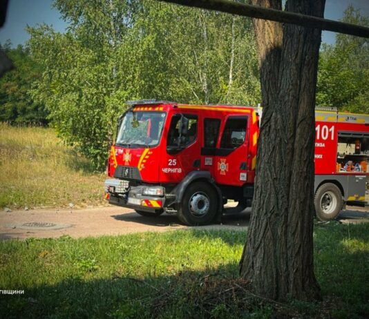 Ранкова атака БпЛА на Чернігів: рятувальники ліквідували три пожежі. Є постраждалі