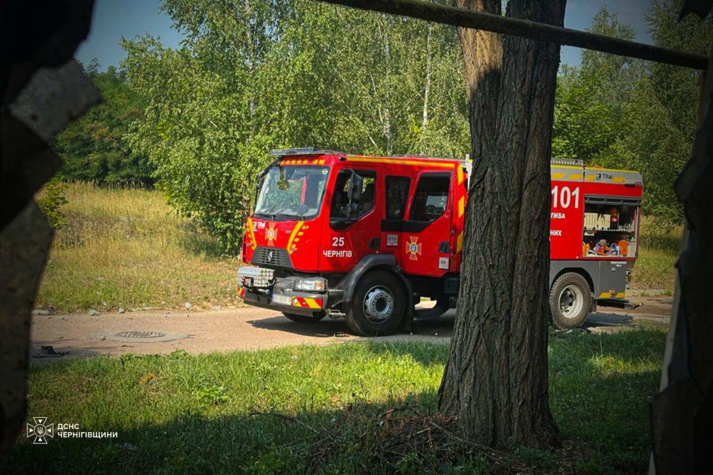 Ранкова атака БпЛА на Чернігів: рятувальники ліквідували три пожежі. Є постраждалі