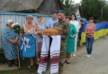 Сльози радості та обійми: на Чернігівщині зустріли Захисника після чотирьох років полону
