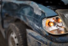 В Острі на Чернігівщині неповнолітній на ВАЗі збив електровелосипедистку та втік