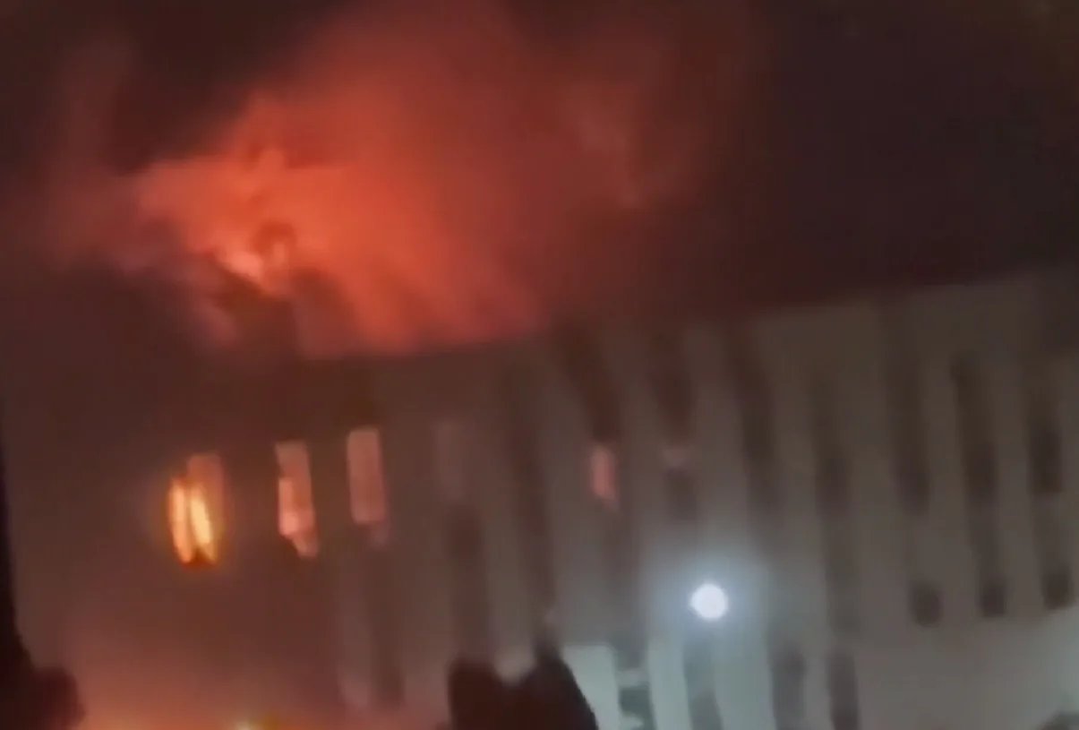 У російському бєлгороді вибухи: горить будівля технологічного університету, де збирали дрони — ЗМІ