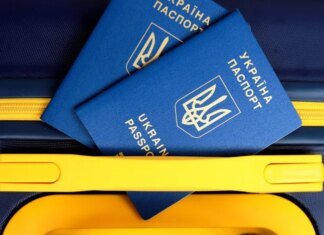 Податківці зможуть слідкувати за виїздами українців за кордон