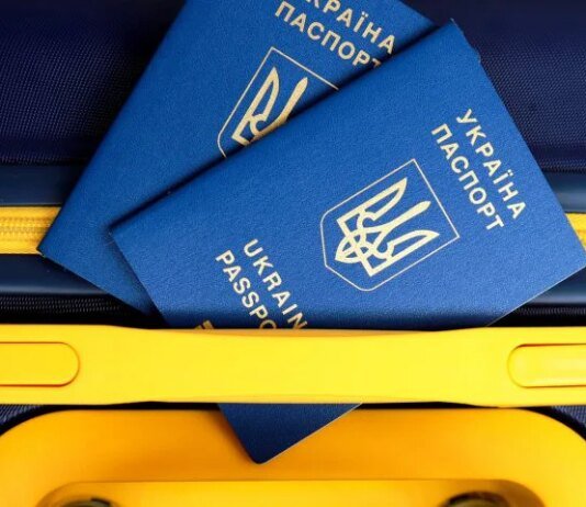 Податківці зможуть слідкувати за виїздами українців за кордон