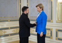 Зеленський обговорив із главою МЗС Латвії російські атаки на українські порти та євроінтеграцію