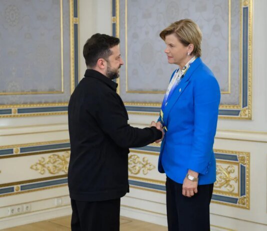 Зеленський обговорив із главою МЗС Латвії російські атаки на українські порти та євроінтеграцію