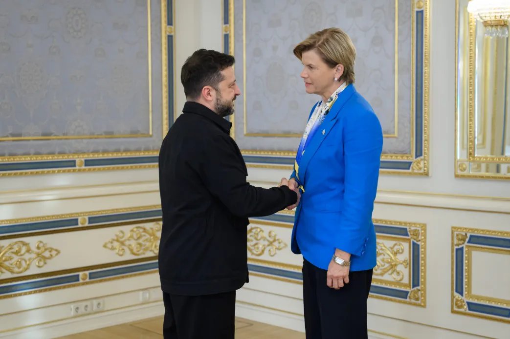 Зеленський обговорив із главою МЗС Латвії російські атаки на українські порти та євроінтеграцію