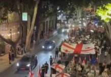 "Пам'ятаємо героїв, пам'ятаємо ворога" — у Тбілісі вийшли на пам'ятну акцію у річницю серпневої війни