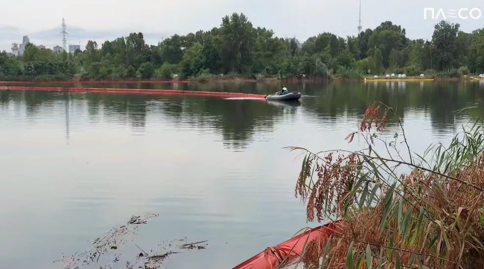 У Києві озеро Кирилівське знову забруднено після ворожего удару