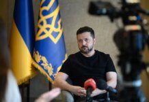 росіяни стягнули під москву три кола ППО — Зеленський