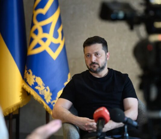 росіяни стягнули під москву три кола ППО — Зеленський