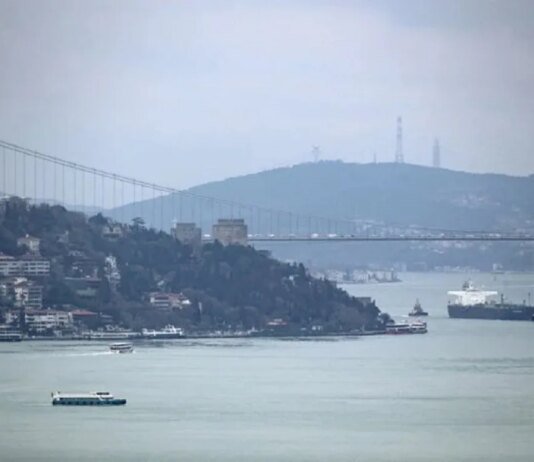Туреччина відновила пропуск суден через протоки до Чорного моря — Bloomberg