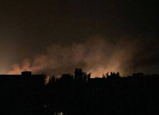 рф вдарила по Запоріжжю ракетами та КАБами, пошкоджені будинки й виникли пожежі