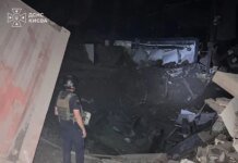Нічна балістична атака на Київ пошкодила дитячу лікарню, є постраждала людина