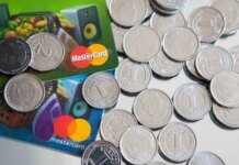 Українці скаржаться на проблеми з розрахунком картами — ПриватБанк підтвердив збій