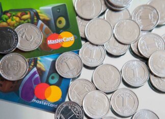 Українці скаржаться на проблеми з розрахунком картами — ПриватБанк підтвердив збій