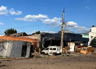 Окупанти ударили безпілотником по пошті у Краматорську: щонайменше одна людина загинула, ще 6 — поранені