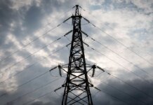 Частина 5 областей без світла через атаки рф, найскладніше на Херсонщині