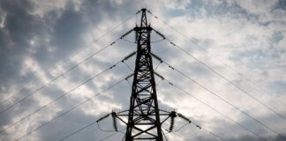 Частина 5 областей без світла через атаки рф, найскладніше на Херсонщині