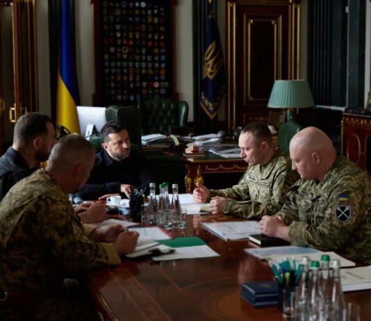 Зеленський заслухав Драпатого та Хмару про ситуацію на Донеччині, задачі армії рф та підготовку протидії