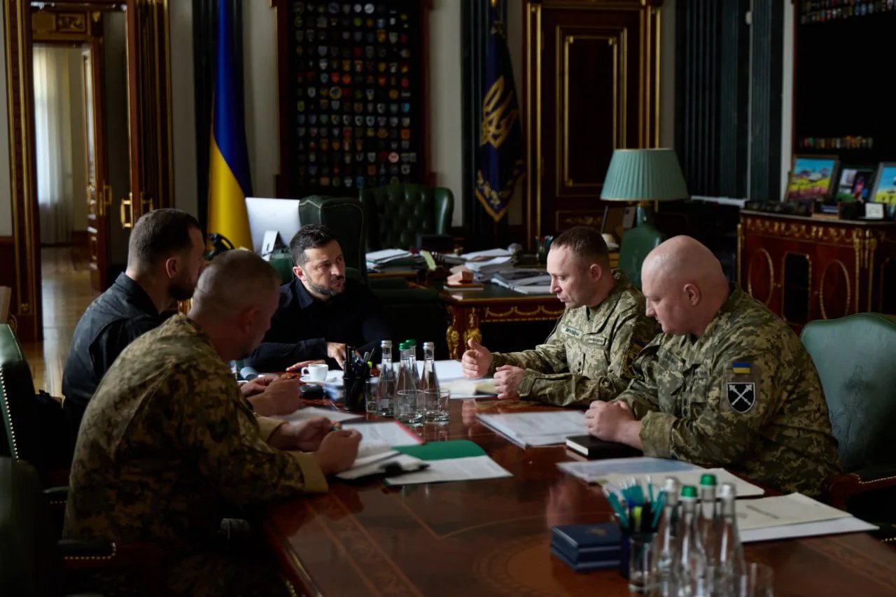Зеленський заслухав Драпатого та Хмару про ситуацію на Донеччині, задачі армії рф та підготовку протидії